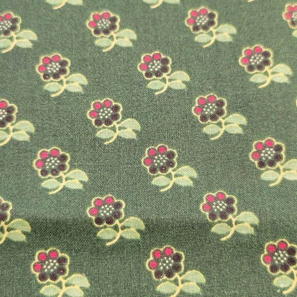 Green Floral Fabric Red Flowers Cotton Blend 25"x44" Slightly Stiff Feel - Picture 5 of 8
